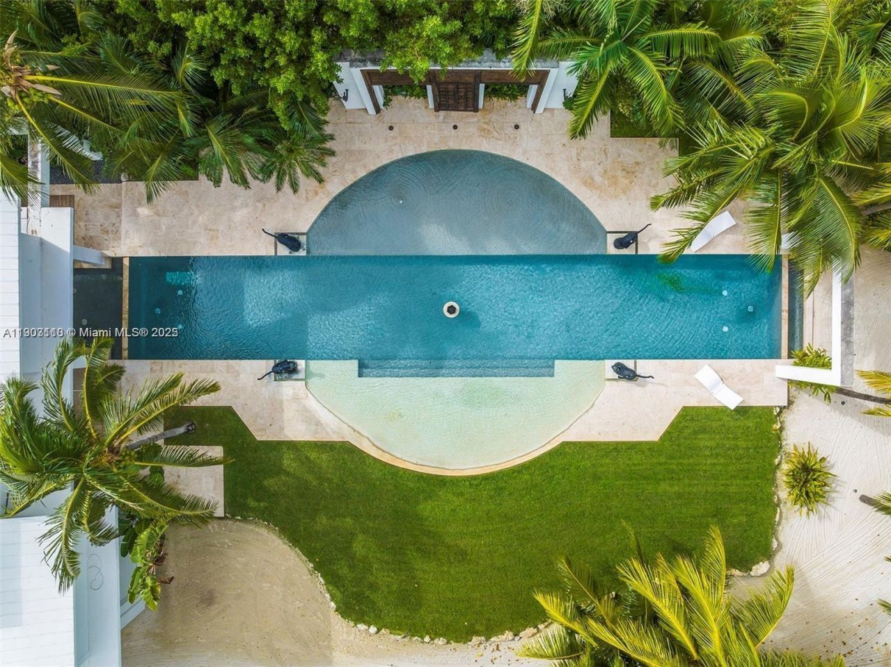 60 Ocean Front Dr, Key Largo, FL 33037 Photo