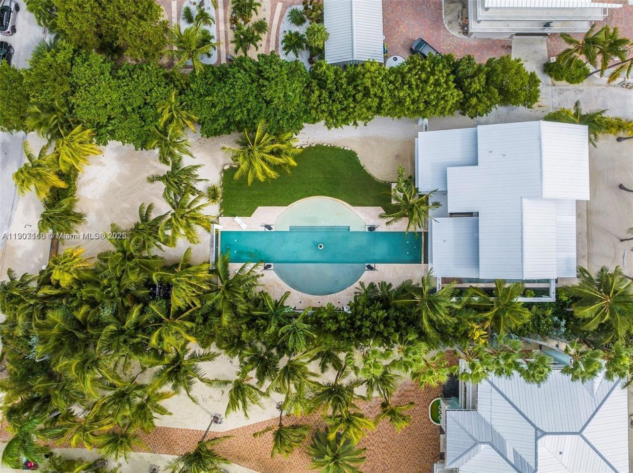 60 Ocean Front Dr, Key Largo, FL 33037 Photo