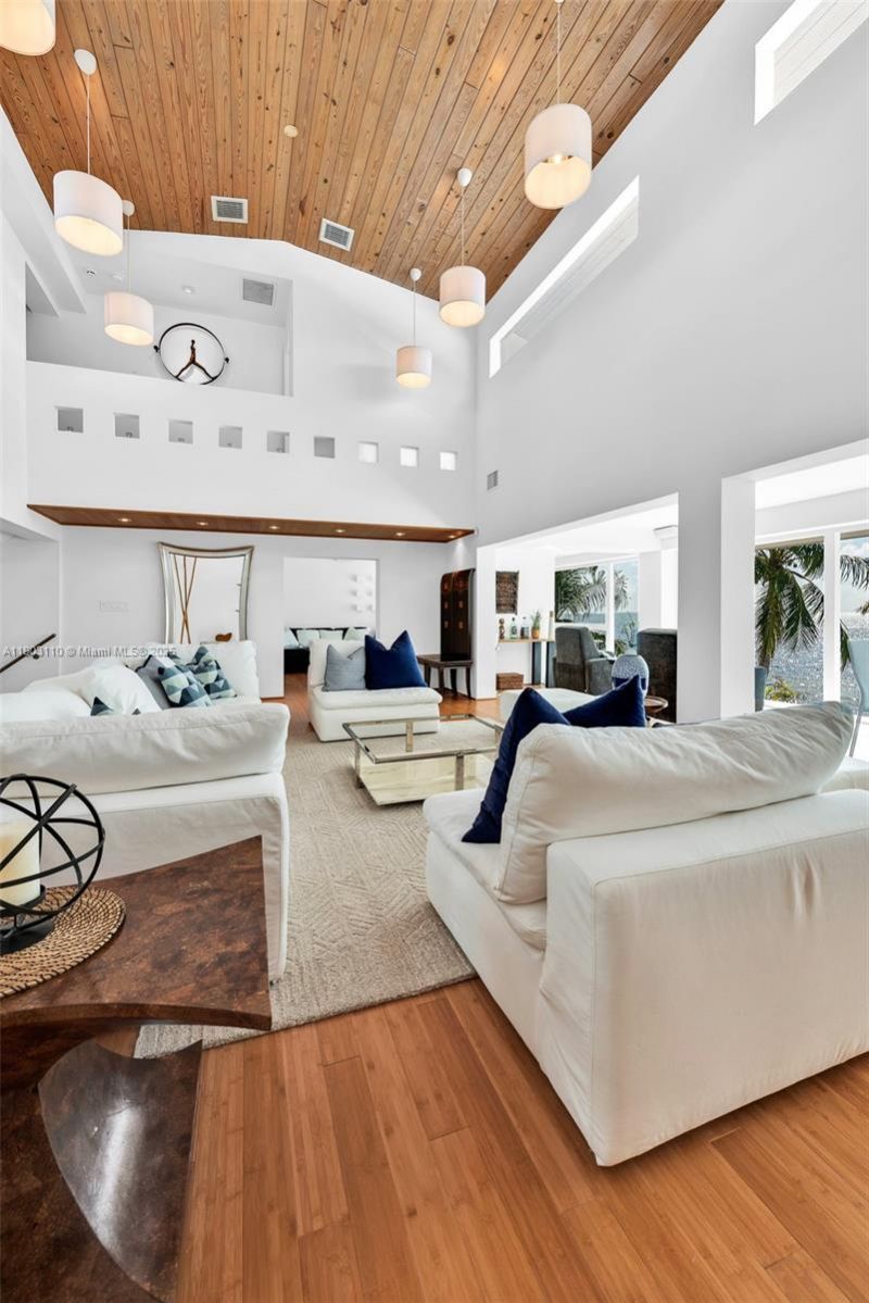 60 Ocean Front Dr, Key Largo, FL 33037 Photo