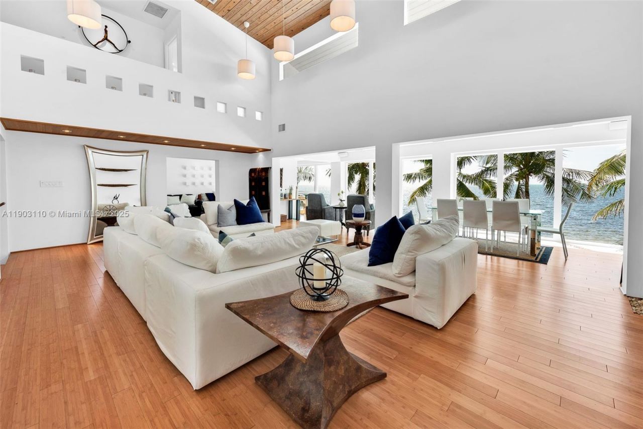 60 Ocean Front Dr, Key Largo, FL 33037 Photo