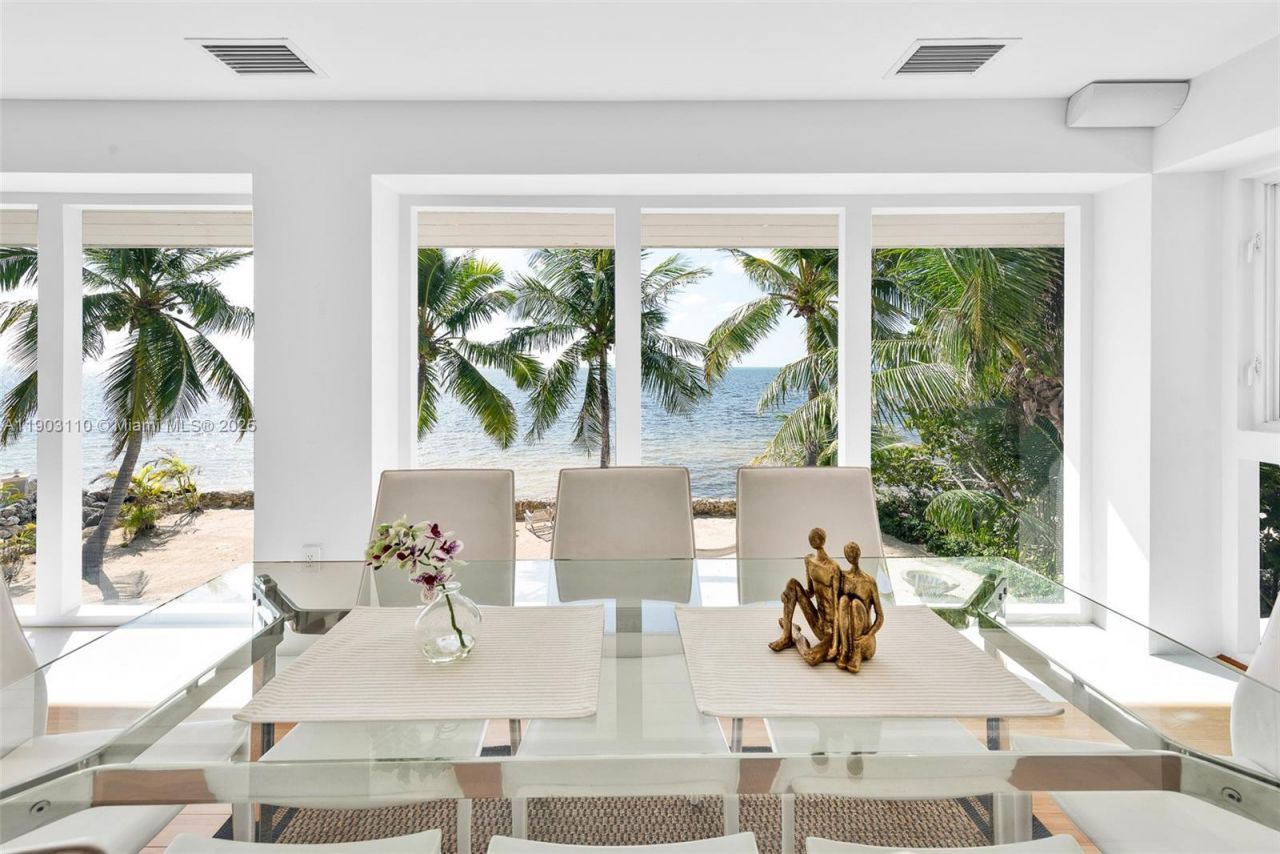 60 Ocean Front Dr, Key Largo, FL 33037 Photo