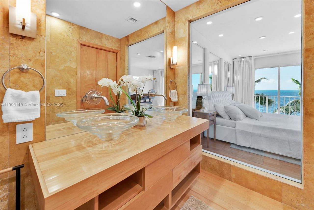 60 Ocean Front Dr, Key Largo, FL 33037 Photo