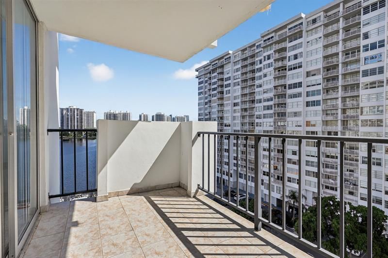 2750 NE 183rd Street, Unit 911, Aventura, FL 33160 Photo