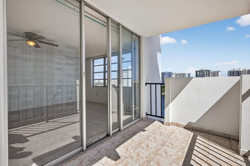 2750 NE 183rd Street, Unit 911, Aventura, FL 33160 Photo