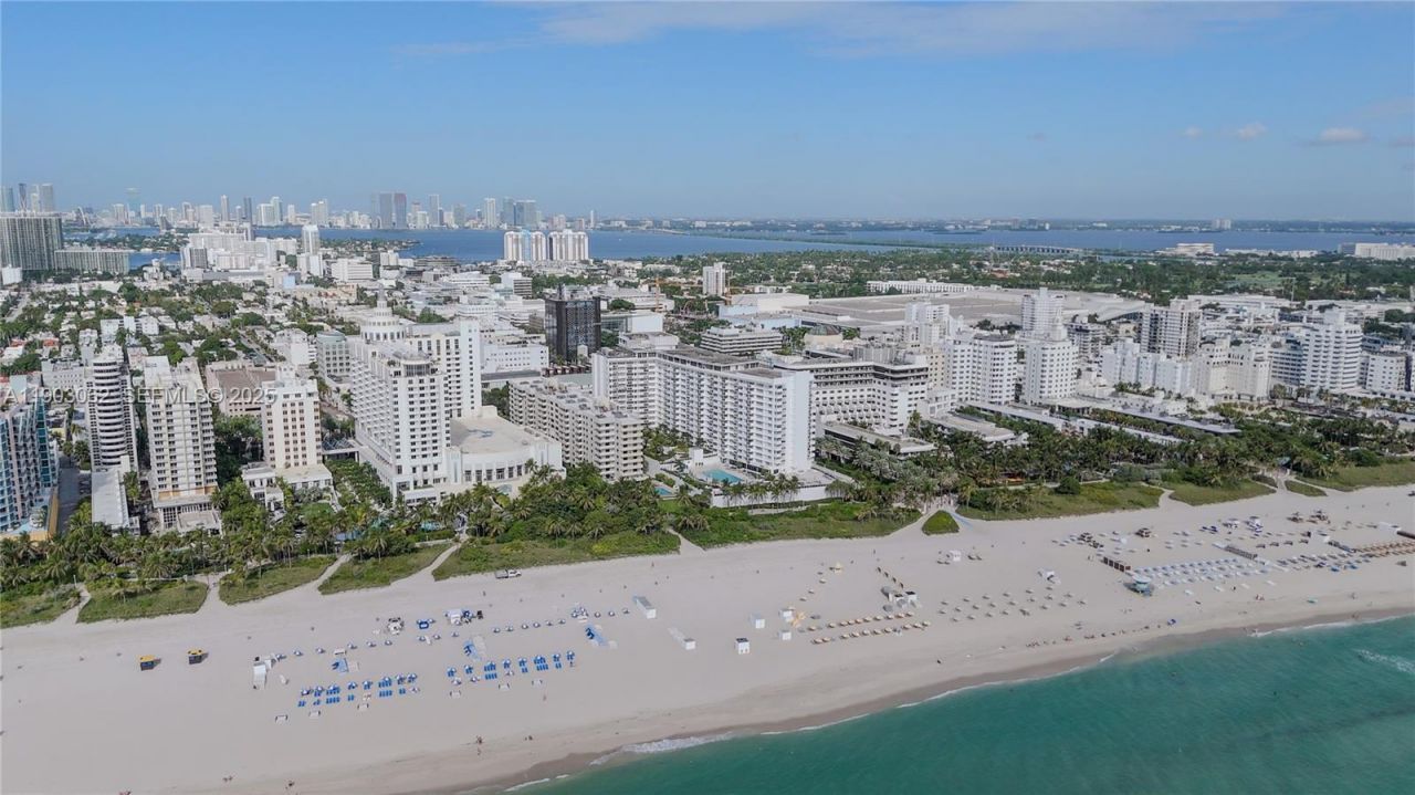 100 Lincoln Rd, Unit 323, Miami Beach, FL 33139 Photo