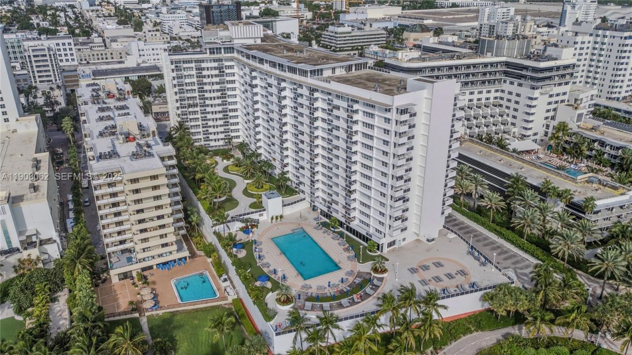 100 Lincoln Rd, Unit 323, Miami Beach, FL 33139 Photo