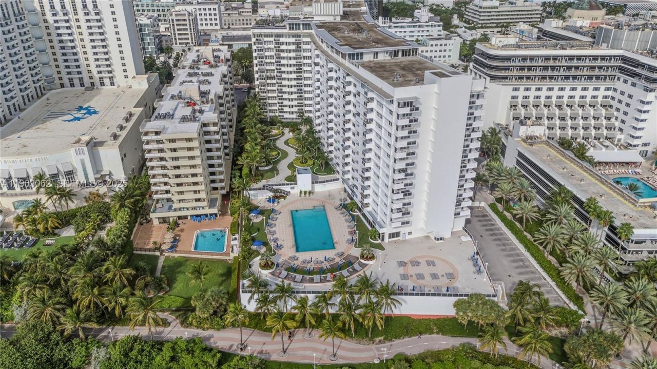 100 Lincoln Rd, Unit 323, Miami Beach, FL 33139 Photo