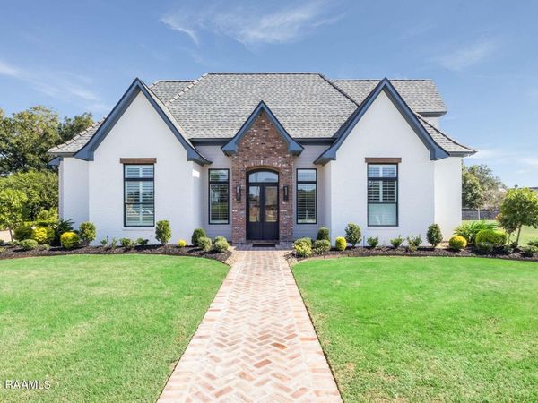 203 Alsway Lane, Broussard, LA 70518