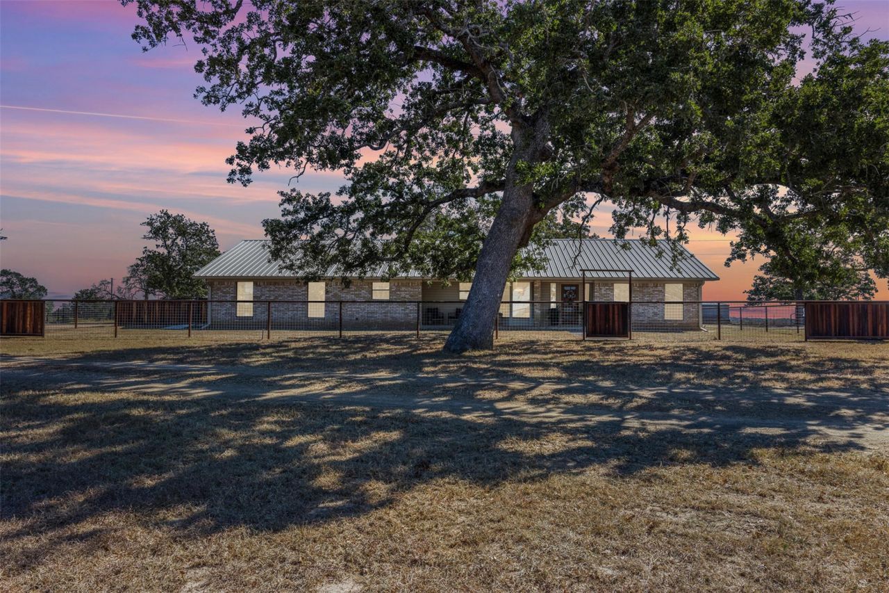 9203 S Us Highway 77 Highway, Rockdale, TX 76567 Main Photo