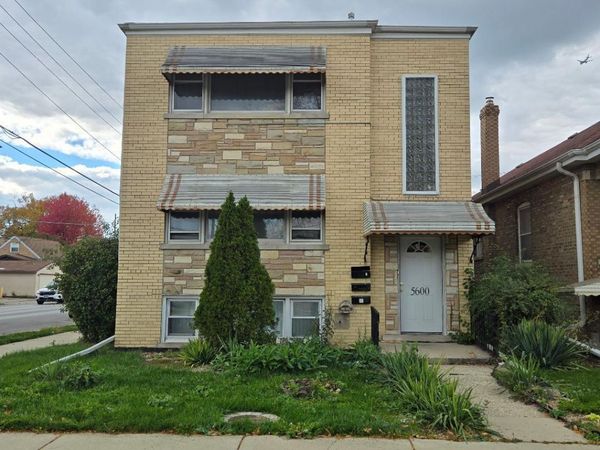 5600 N Mango Avenue, Chicago, IL 60646