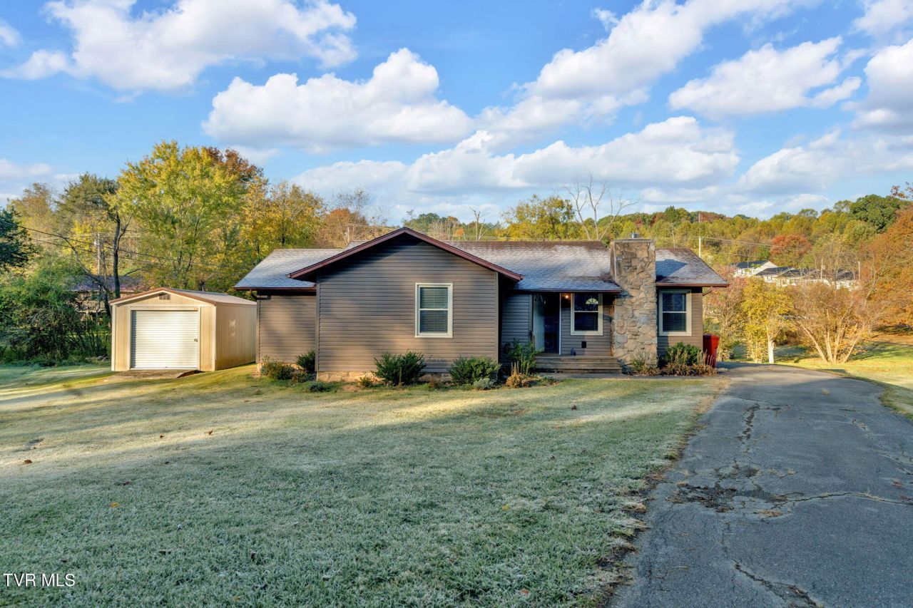 2 Broadwood Circle, Johnson City, TN 37604 Main Photo