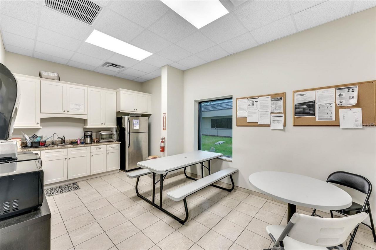 2461 Orlando Central Parkway, Orlando, FL 32809 Photo