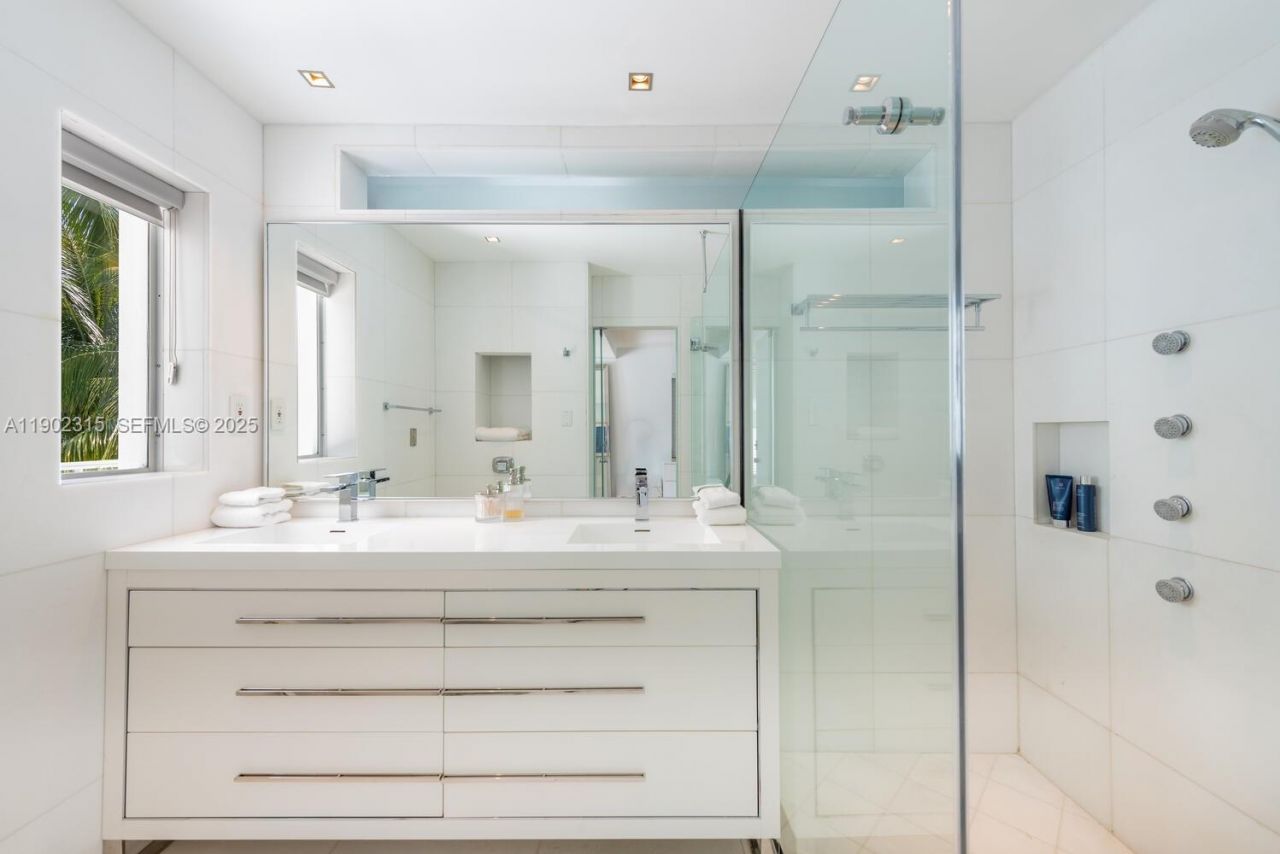 302 W San Marino Dr, Miami Beach, FL 33139 Photo