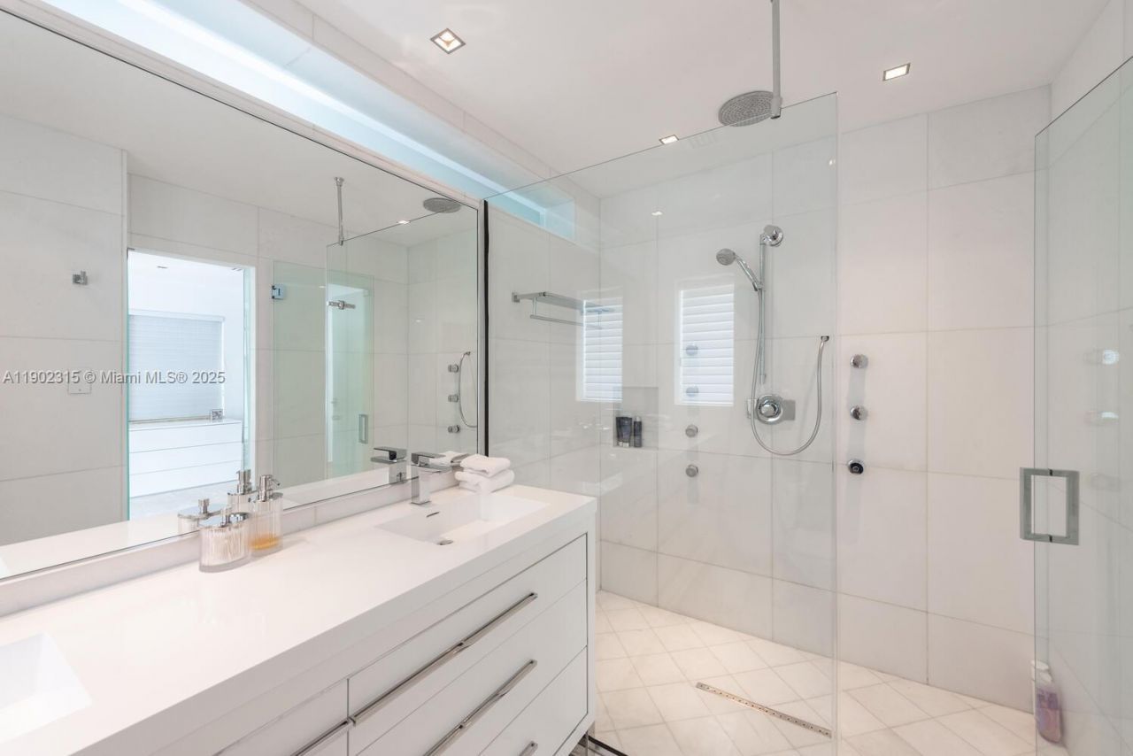 302 W San Marino Dr, Miami Beach, FL 33139 Photo