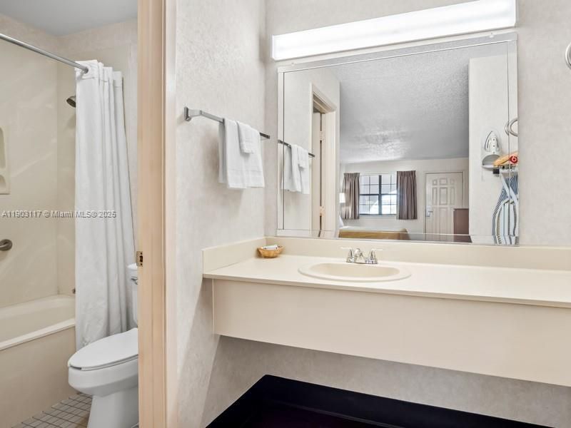 8101 Aircenter Ct, Orlando, FL 32809 Photo