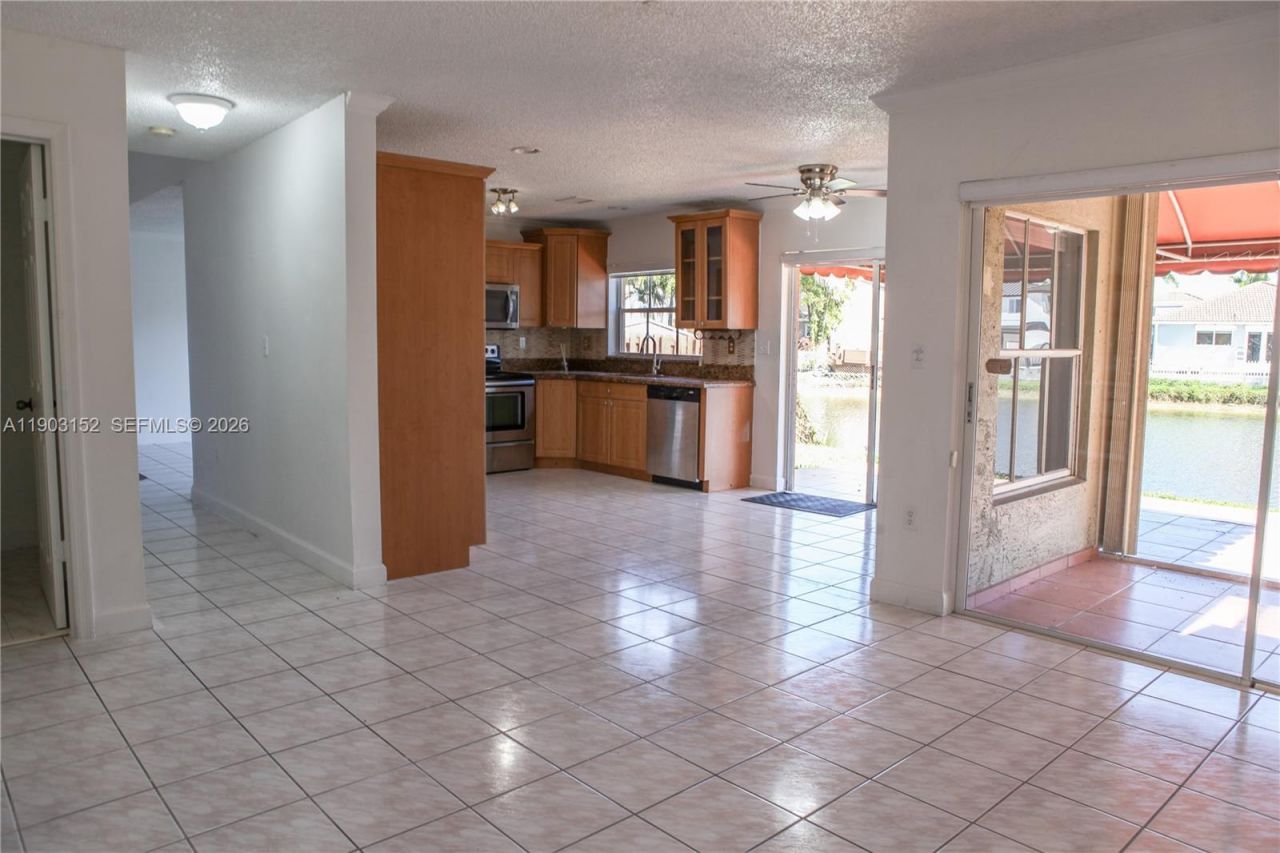 985 NW 132nd Ct, Miami, FL 33182 Photo