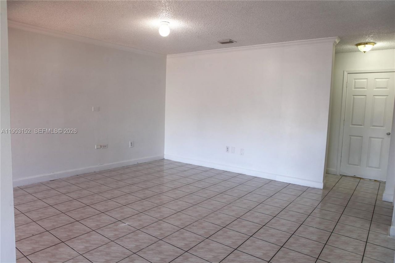 985 NW 132nd Ct, Miami, FL 33182 Photo