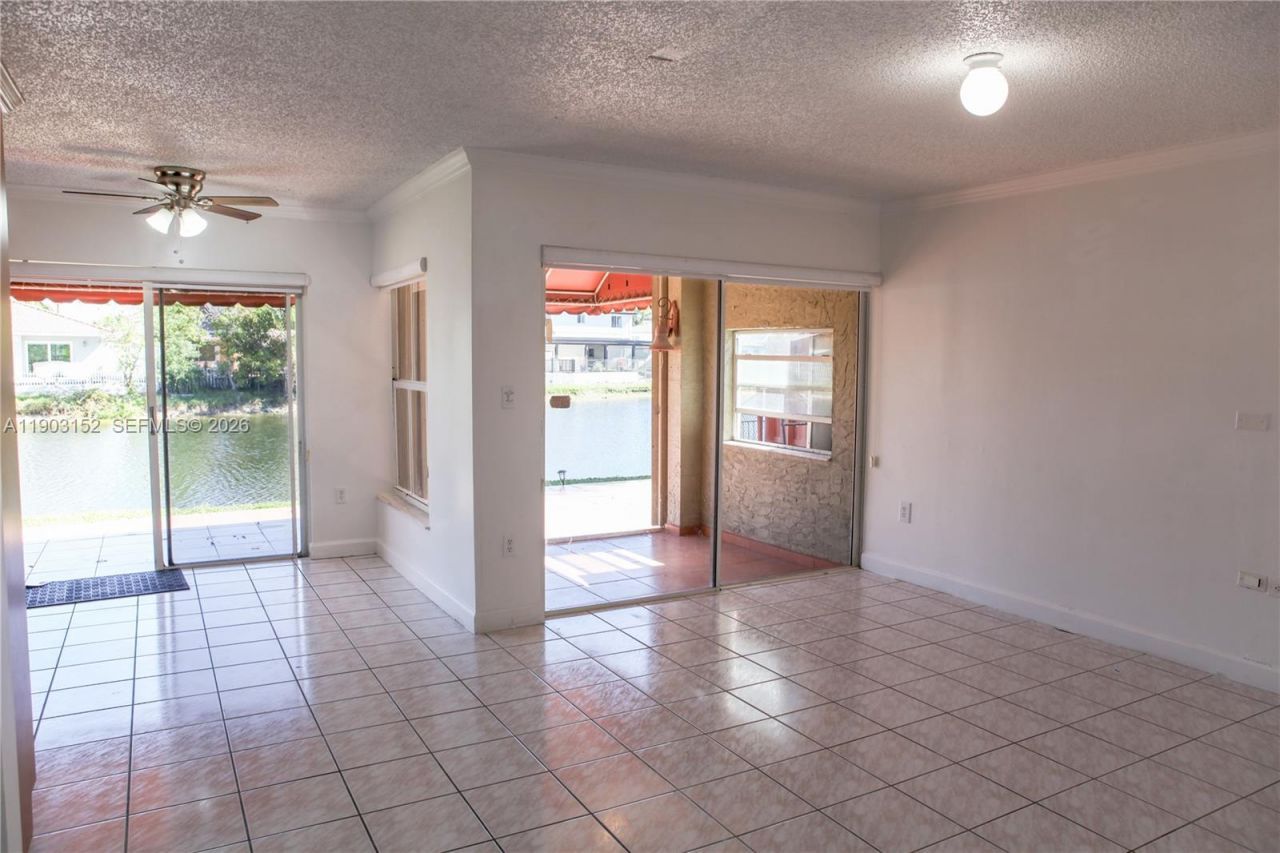 985 NW 132nd Ct, Miami, FL 33182 Photo