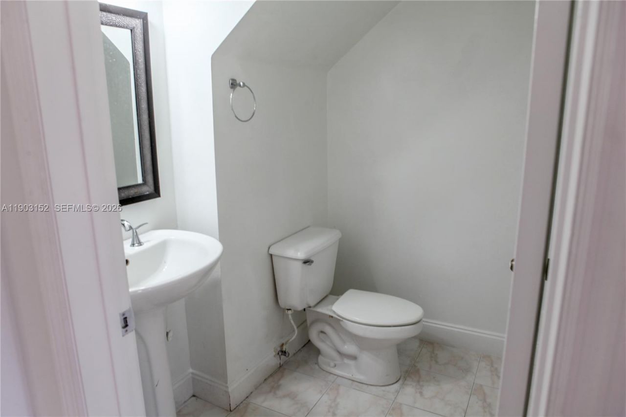 985 NW 132nd Ct, Miami, FL 33182 Photo