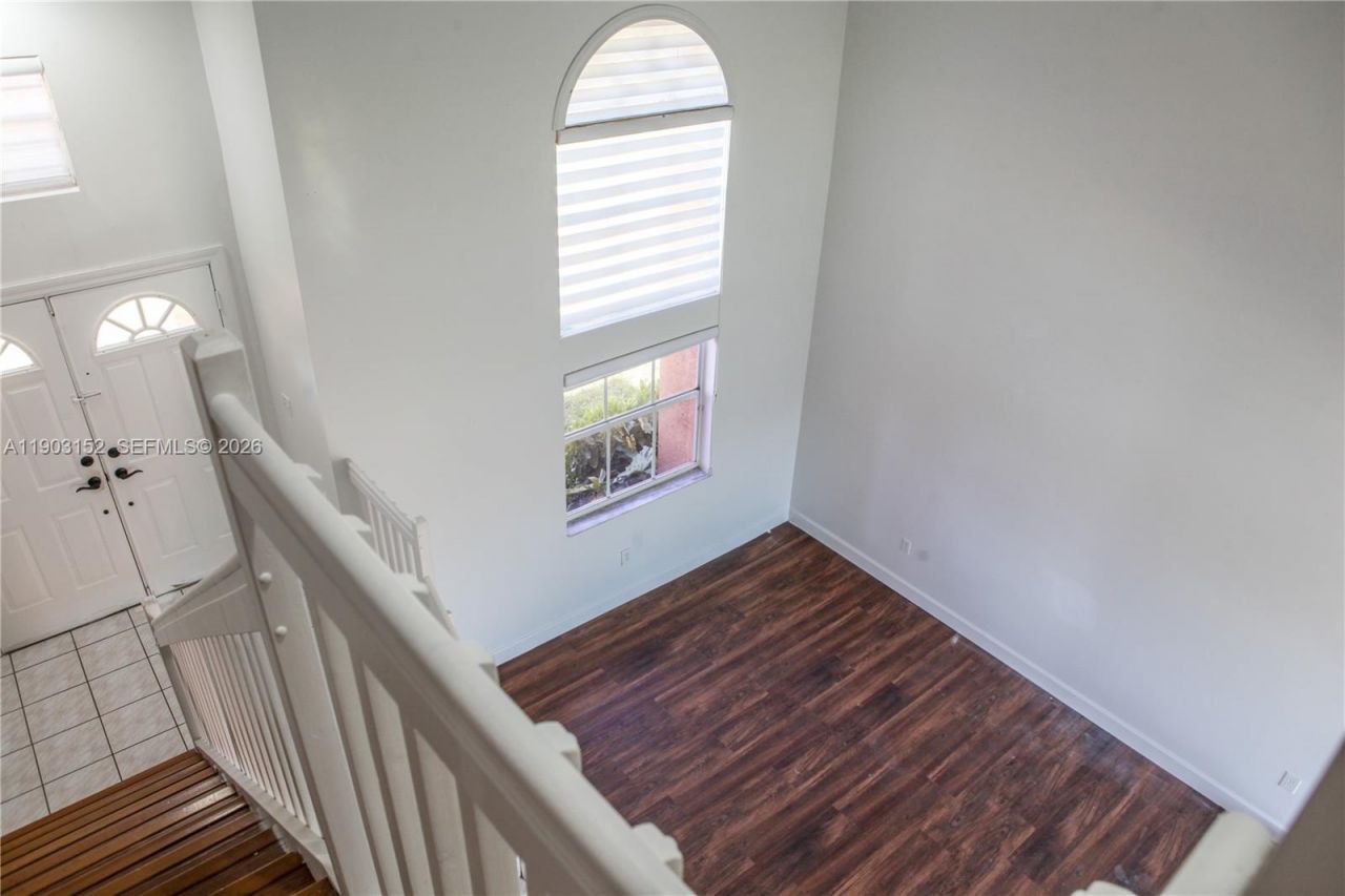 985 NW 132nd Ct, Miami, FL 33182 Photo