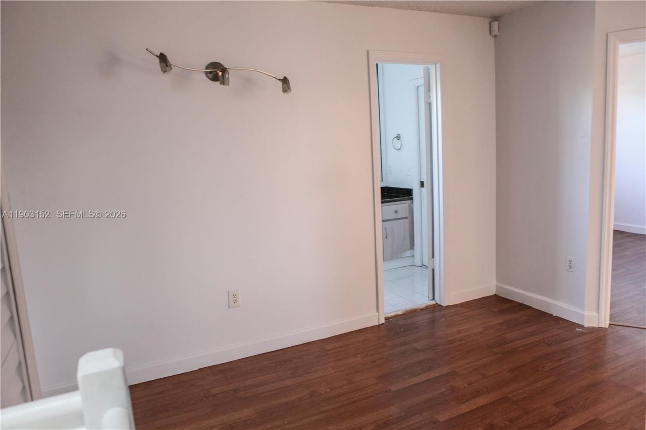 985 NW 132nd Ct, Miami, FL 33182 Photo