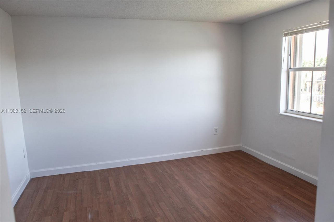 985 NW 132nd Ct, Miami, FL 33182 Photo