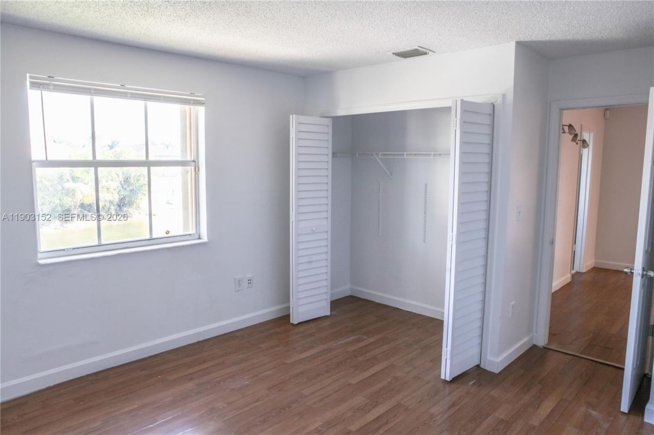 985 NW 132nd Ct, Miami, FL 33182 Photo