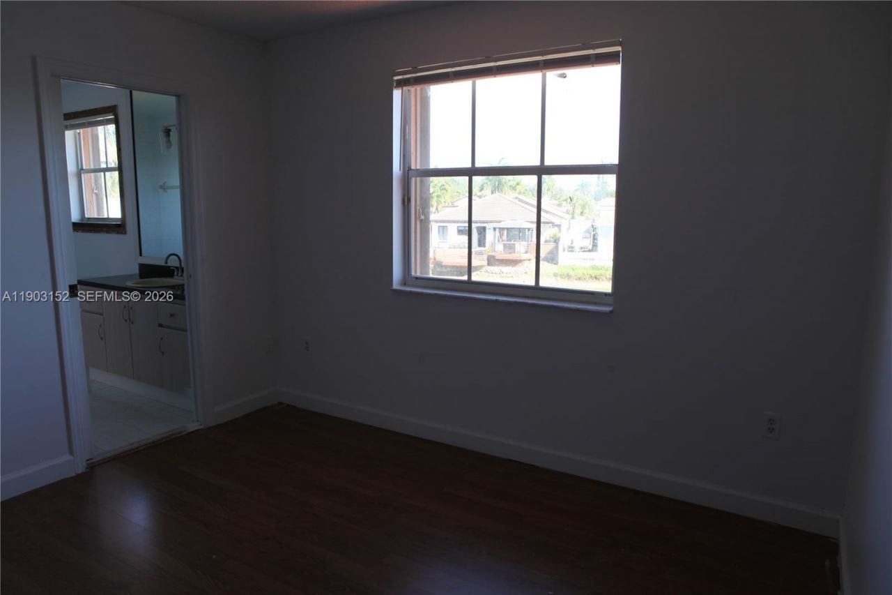 985 NW 132nd Ct, Miami, FL 33182 Photo