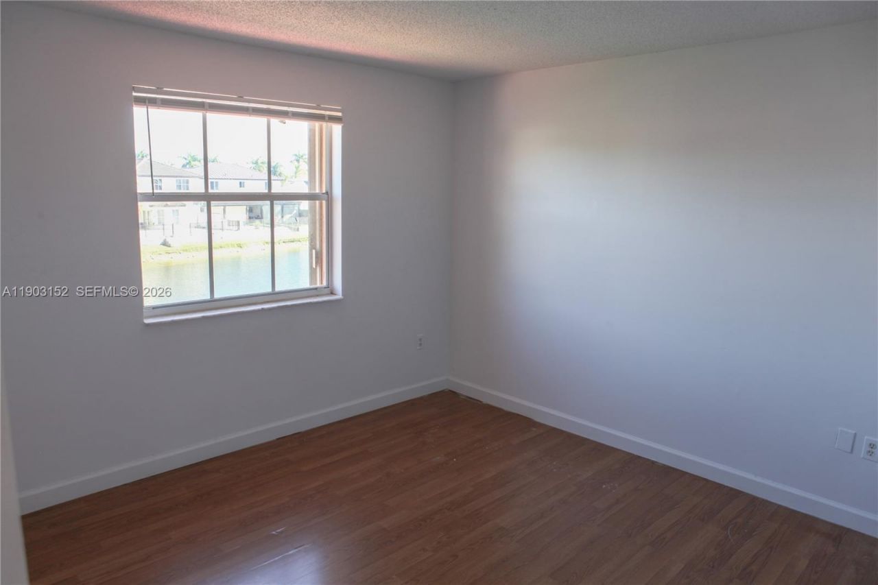 985 NW 132nd Ct, Miami, FL 33182 Photo