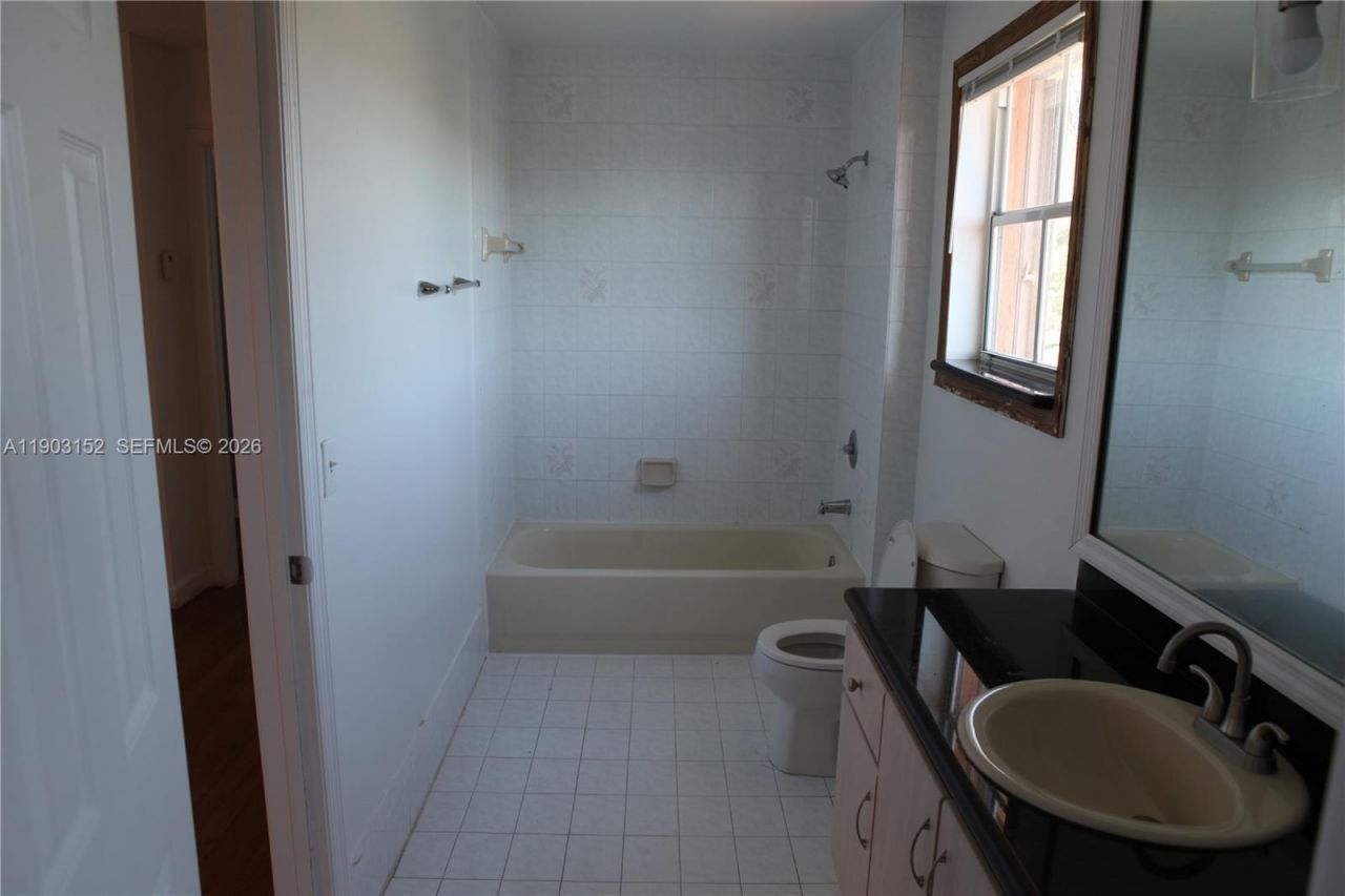 985 NW 132nd Ct, Miami, FL 33182 Photo