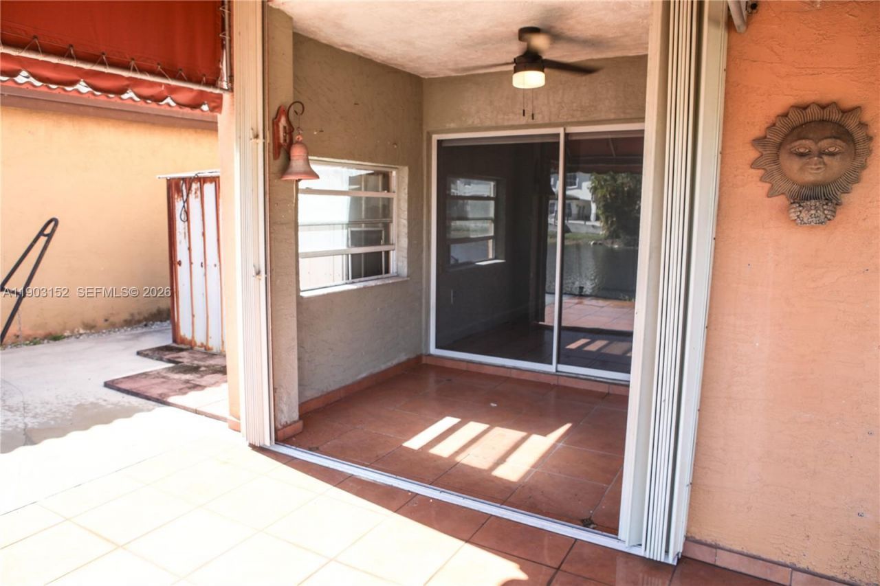 985 NW 132nd Ct, Miami, FL 33182 Photo