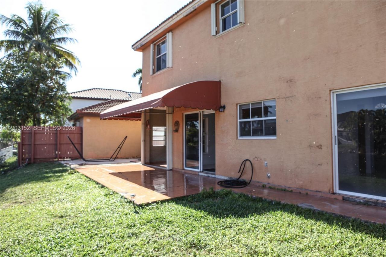 985 NW 132nd Ct, Miami, FL 33182 Photo