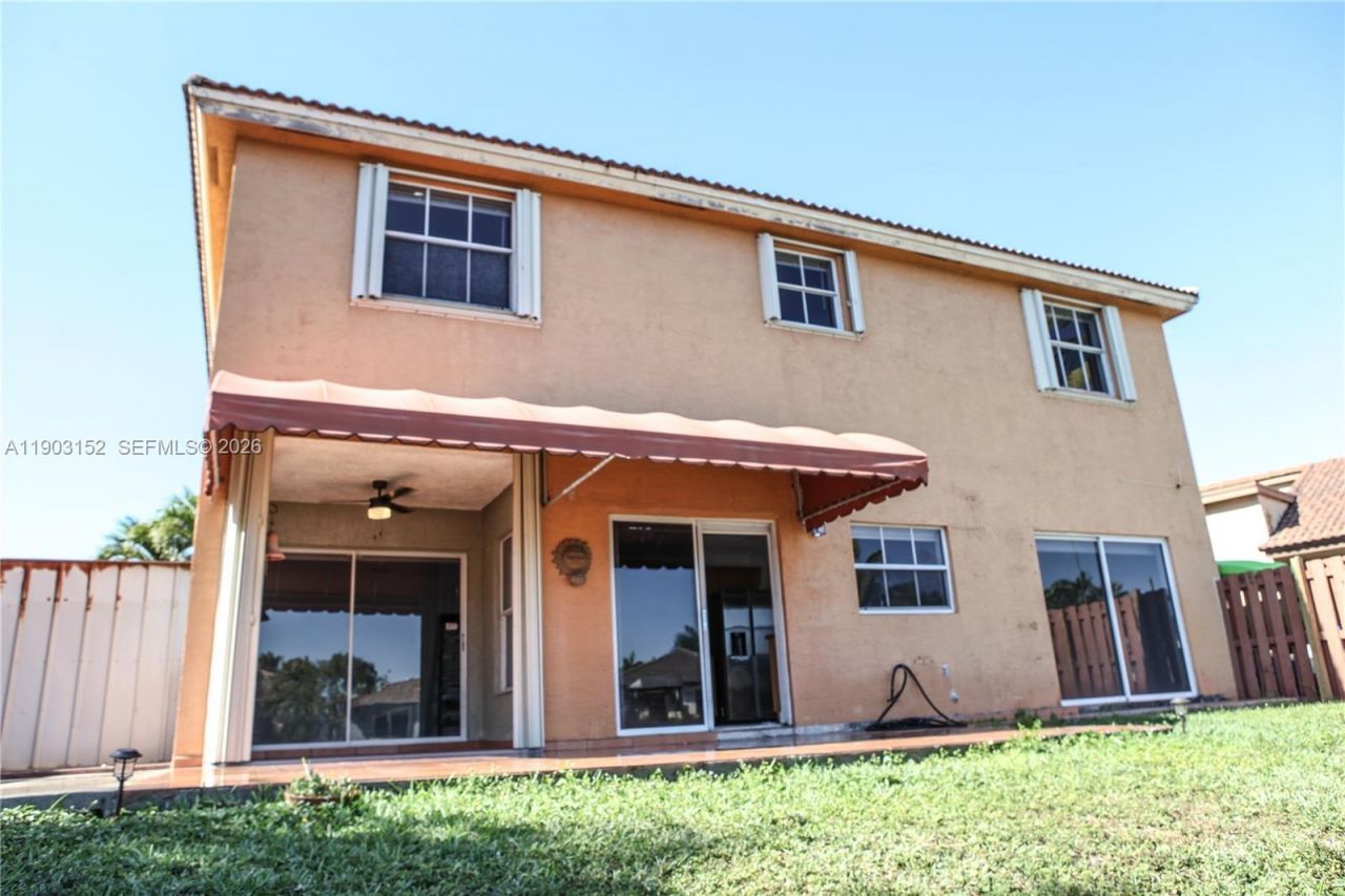 985 NW 132nd Ct, Miami, FL 33182 Photo