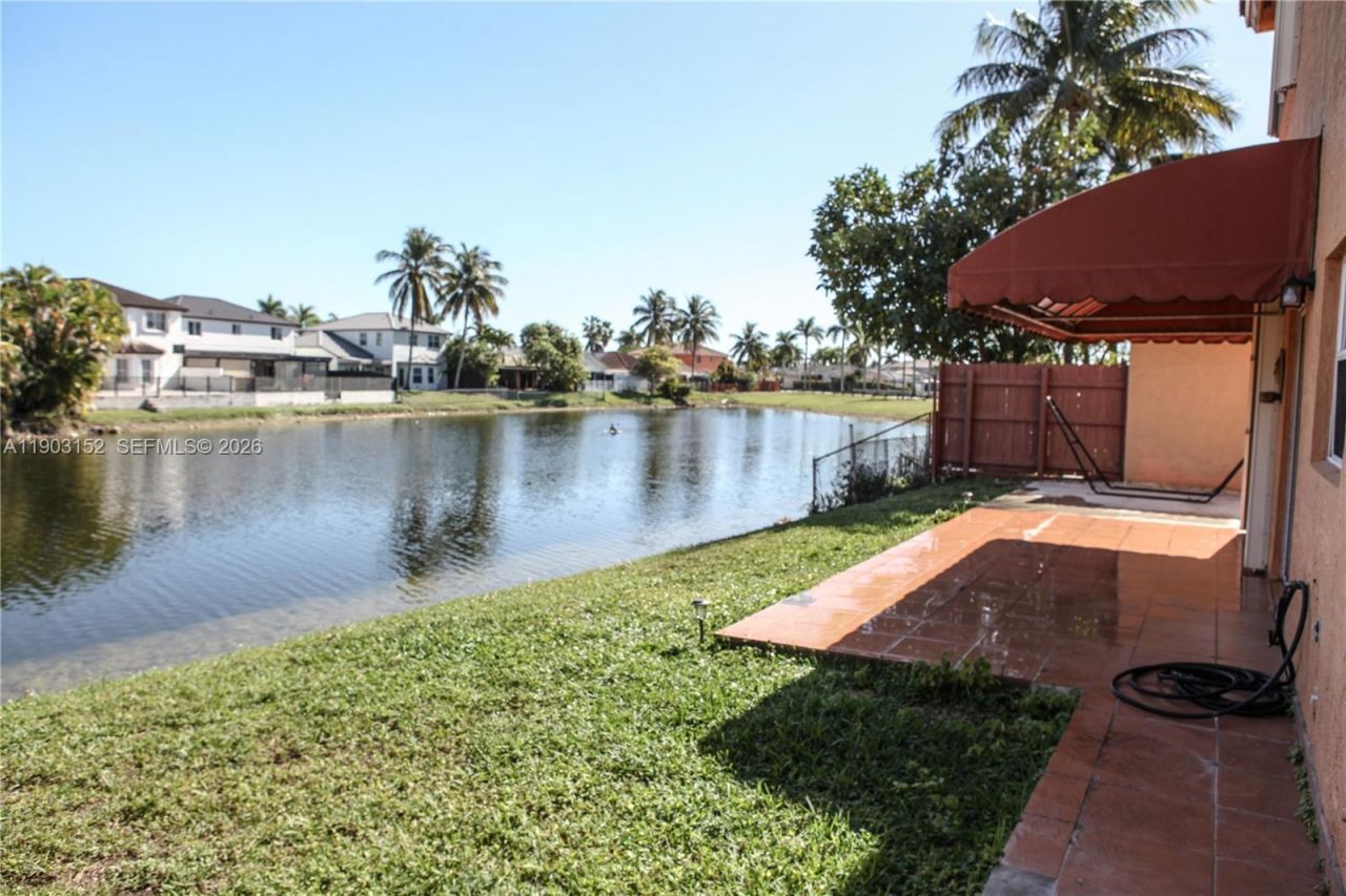 985 NW 132nd Ct, Miami, FL 33182 Photo