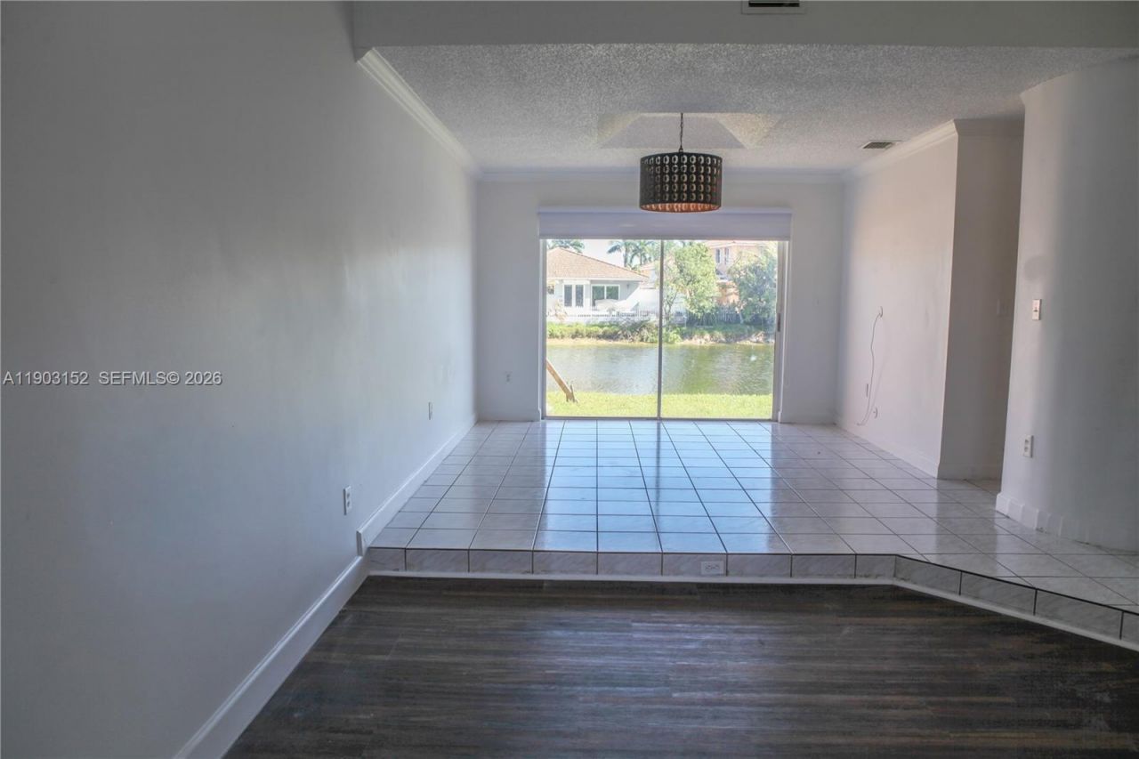 985 NW 132nd Ct, Miami, FL 33182 Photo