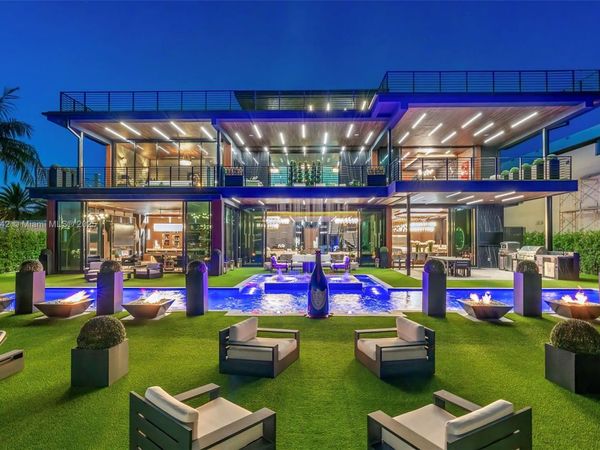 733 Middle River Dr, Fort Lauderdale, FL 33304