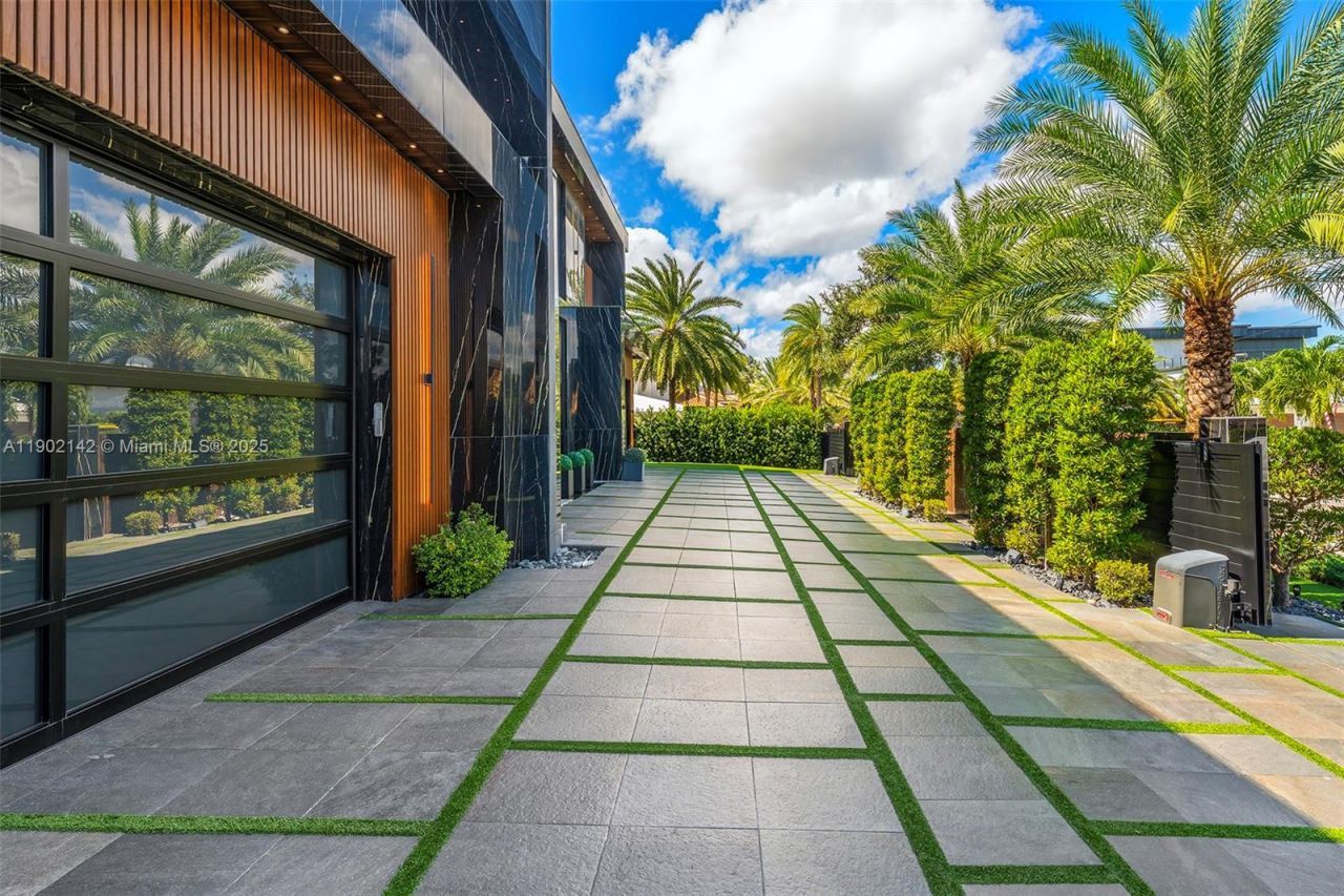 733 Middle River Dr, Fort Lauderdale, FL 33304 Photo