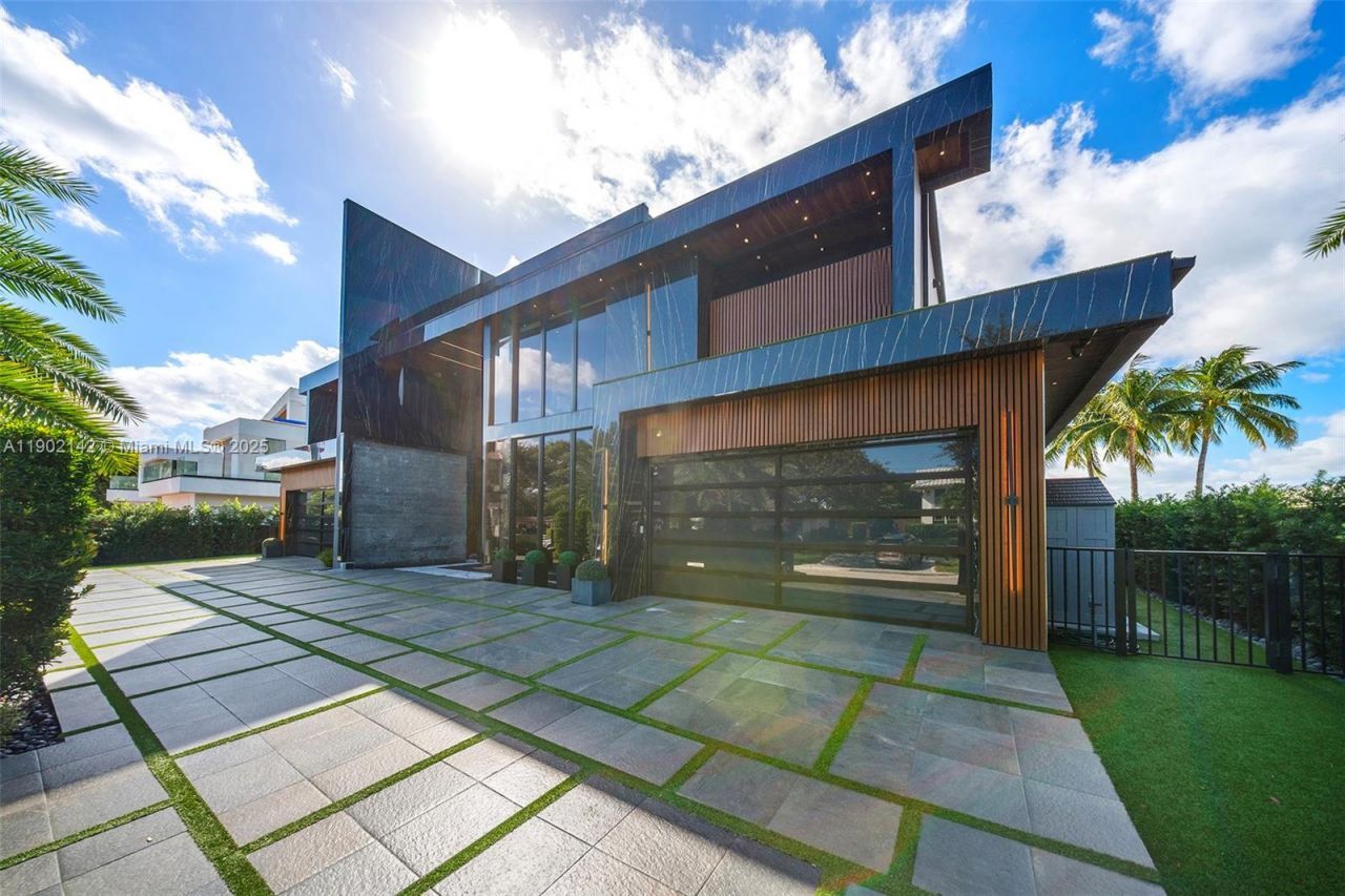 733 Middle River Dr, Fort Lauderdale, FL 33304 Photo