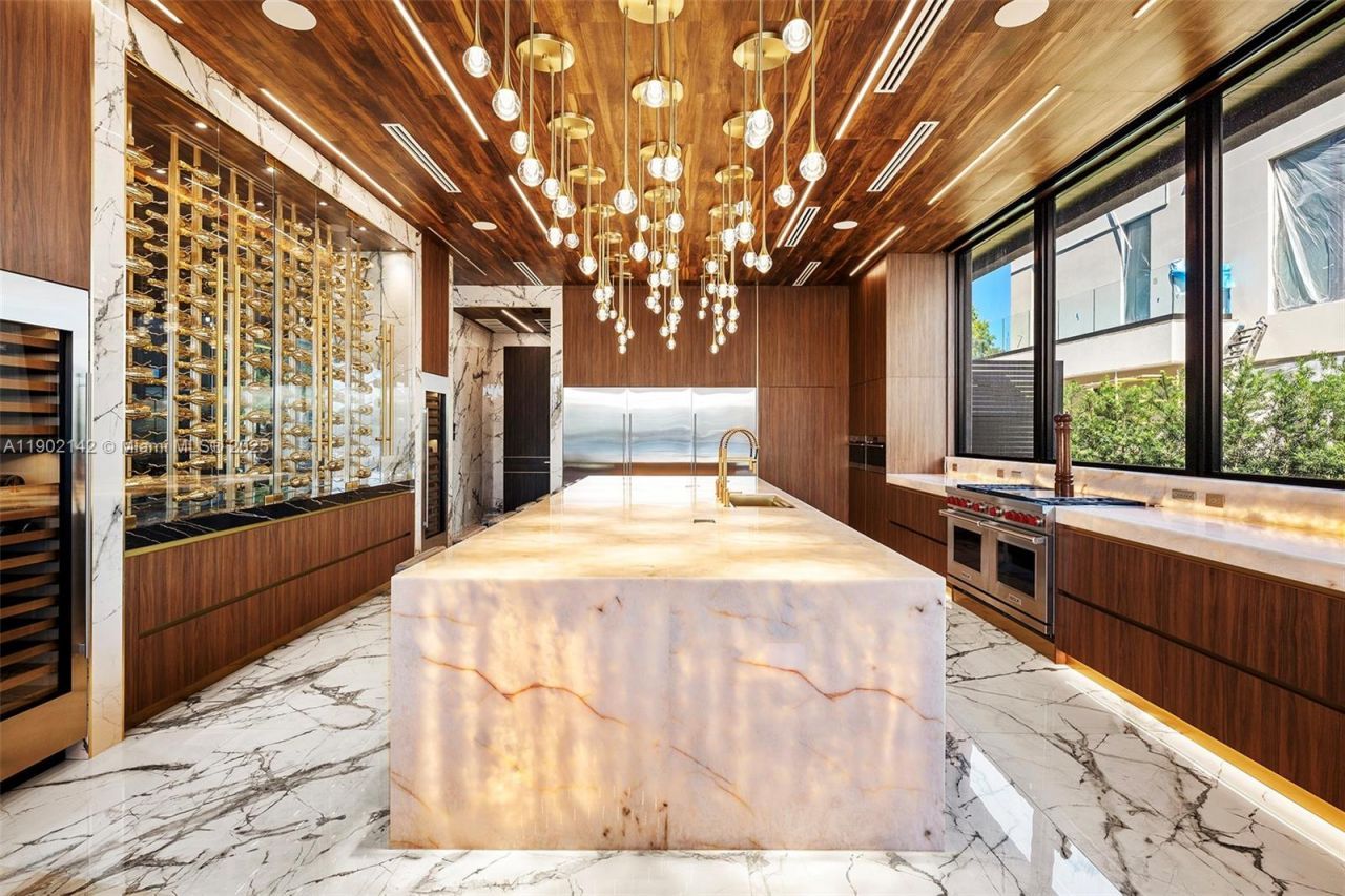 733 Middle River Dr, Fort Lauderdale, FL 33304 Photo