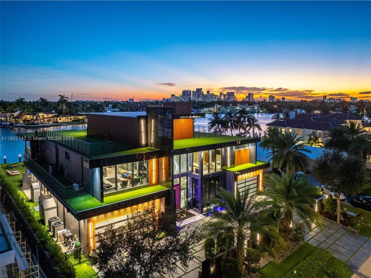 733 Middle River Dr, Fort Lauderdale, FL 33304 Photo