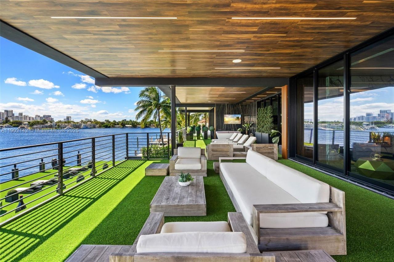 733 Middle River Dr, Fort Lauderdale, FL 33304 Photo