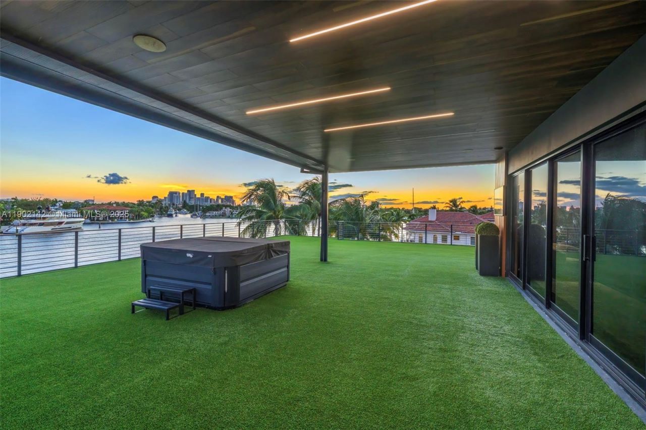 733 Middle River Dr, Fort Lauderdale, FL 33304 Photo