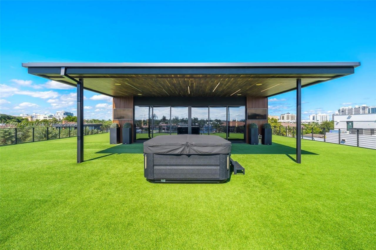 733 Middle River Dr, Fort Lauderdale, FL 33304 Photo