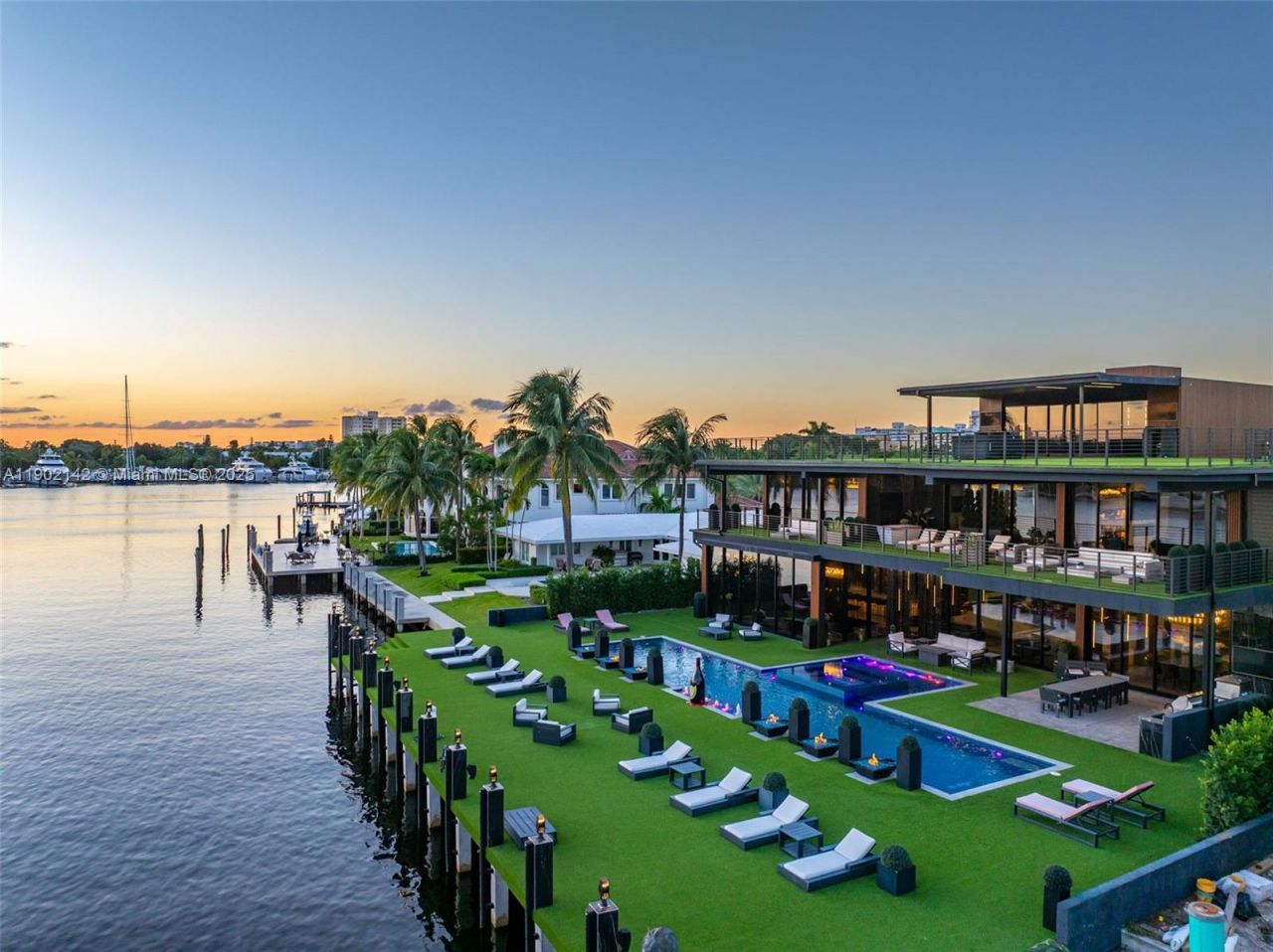 733 Middle River Dr, Fort Lauderdale, FL 33304 Photo