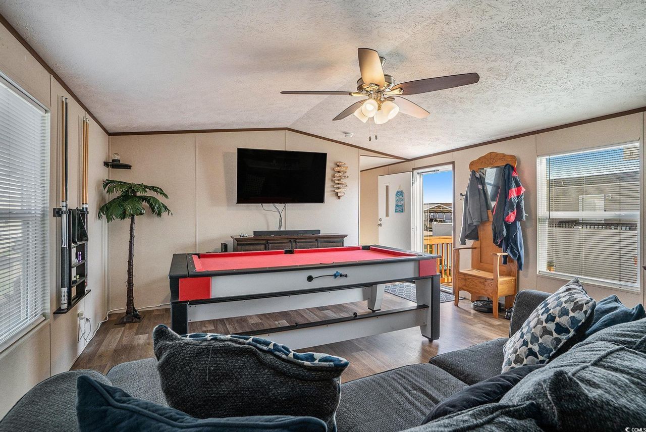 373 Hangar Ct. Photo 12