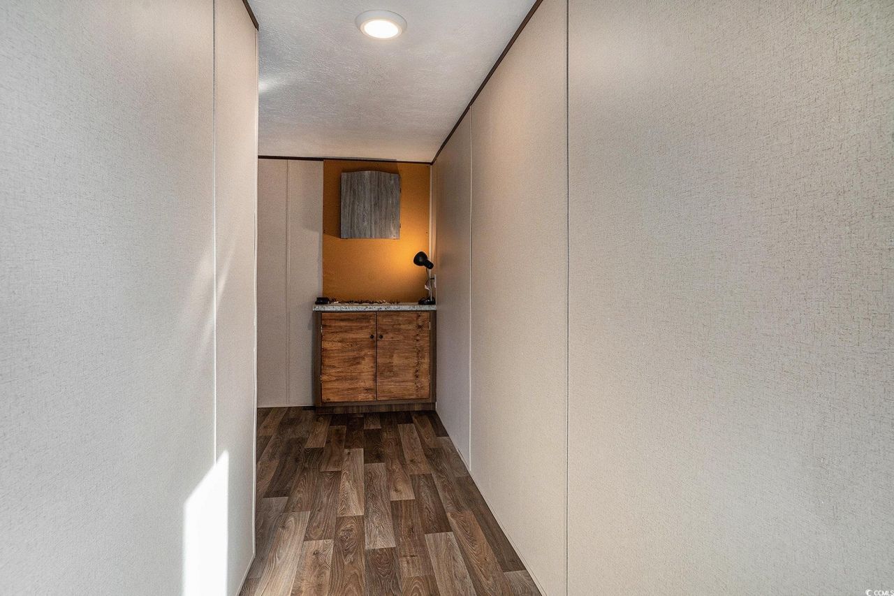 373 Hangar Ct. Photo 27