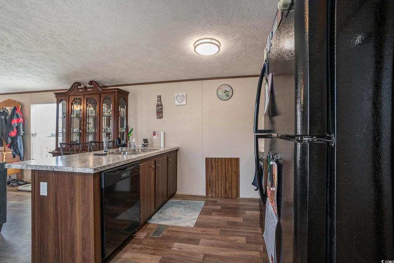 373 Hangar Ct. Photo 6