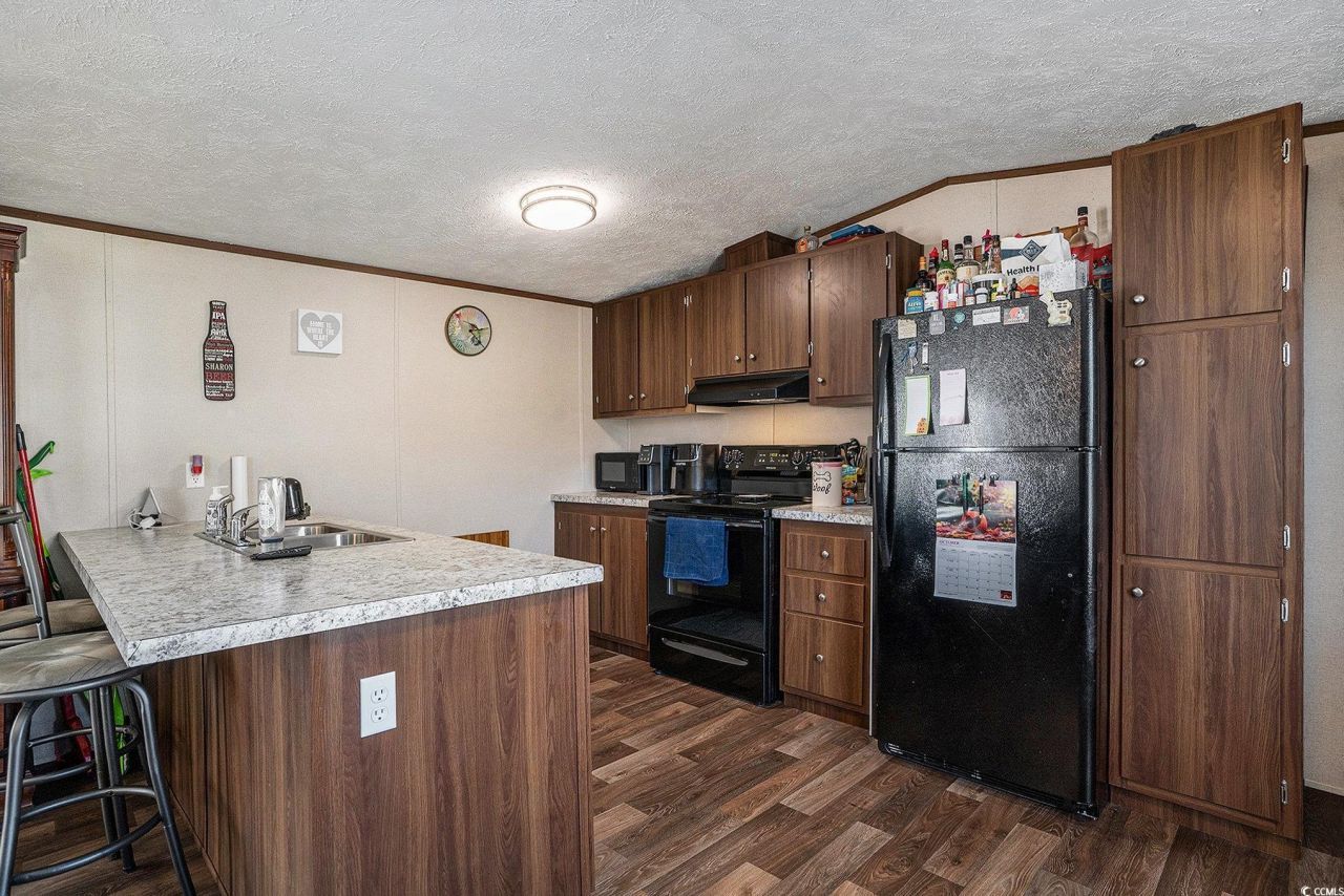 373 Hangar Ct. Photo 8