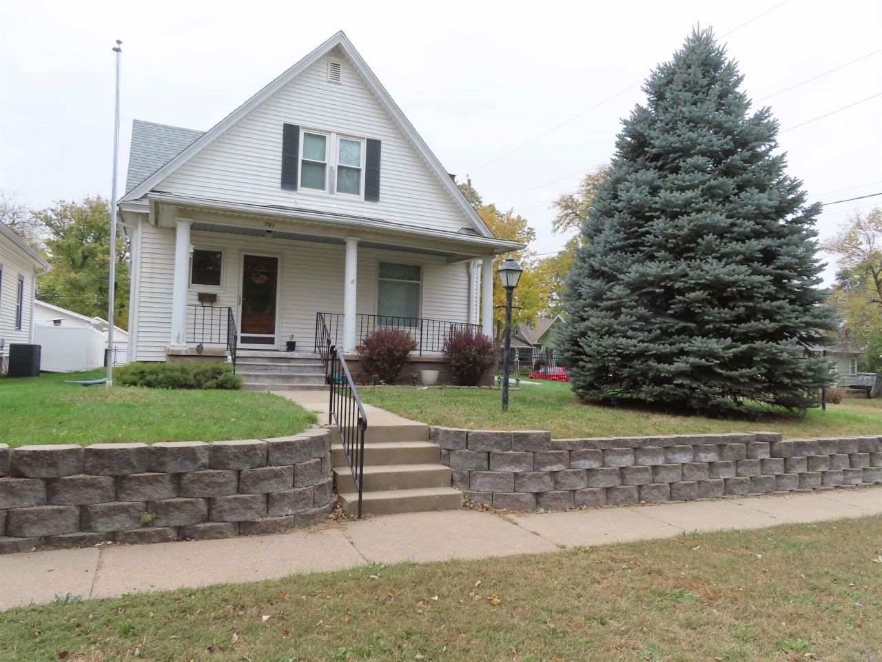 701 S Paxton, Sioux City, IA 51106 Main Photo