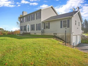 8835 Center Road, Holland, NY 14080